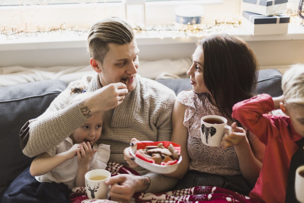 famille qui mange